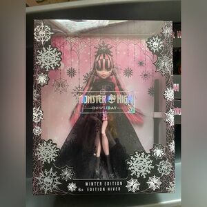 Monster High Howliday Draculara 2022 BNIB